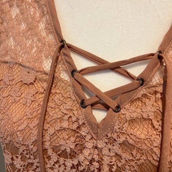 Monteau Peach/pink lace tank top, Size Medium - Picture 2 of 5